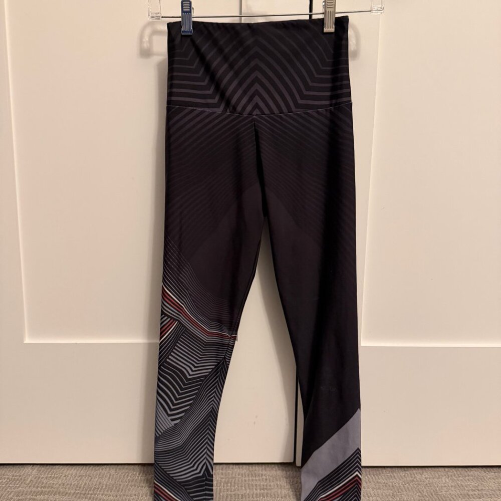 Onzie Graphic Leggings Size XSmall